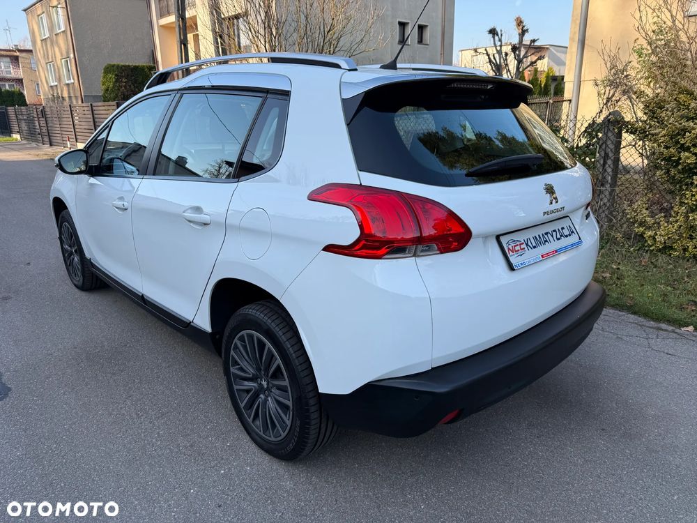 Peugeot 2008 1.2 Pure Tech Style EU6 - 13