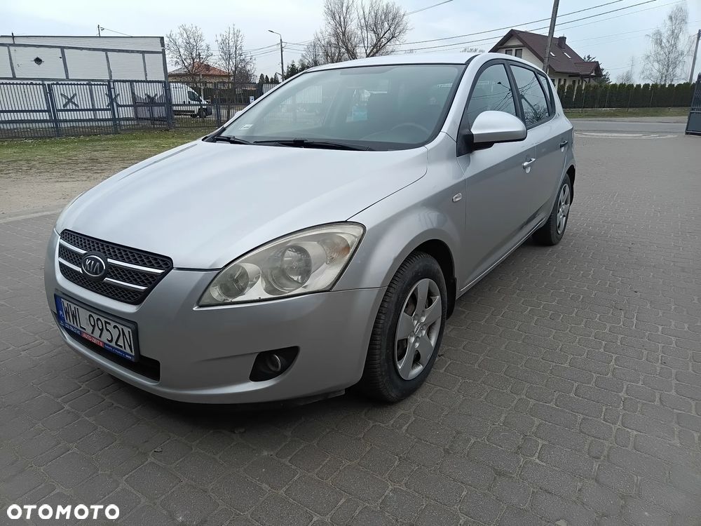 Kia Ceed 2.0 crdi Comfort + - 14