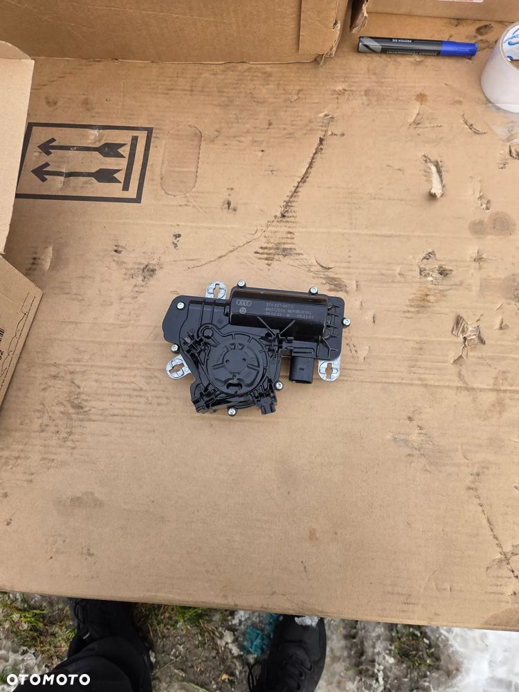 silnik silniczek dociąg domykanie klapy VW Touran III Caddy 5TA827887C Audi Q2 Q3 Seat Cupra Ateca Formentor Skoda Elroq Enyaq Kamiq Karoq Kodiaq Octavia Scala Superb - 2