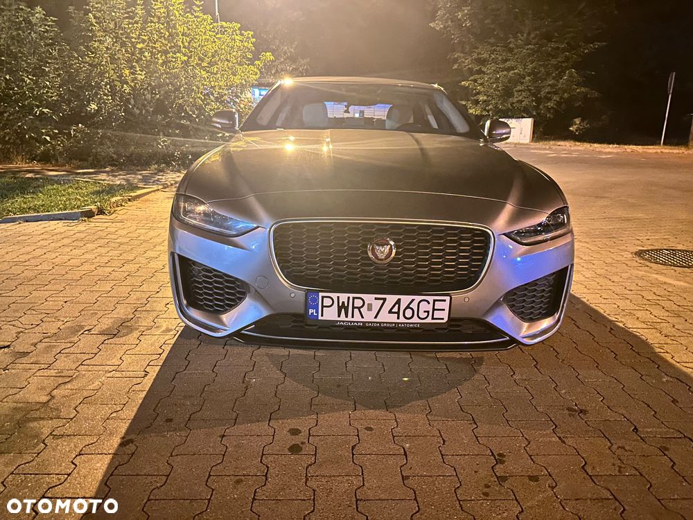 Jaguar XE 2.0 D180 R-Dynamic S - 23