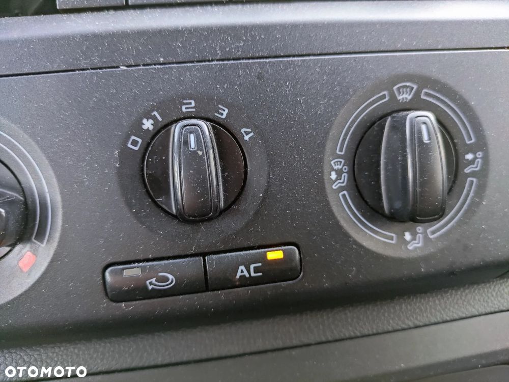 Skoda Roomster 1.2 FAMILY - 23