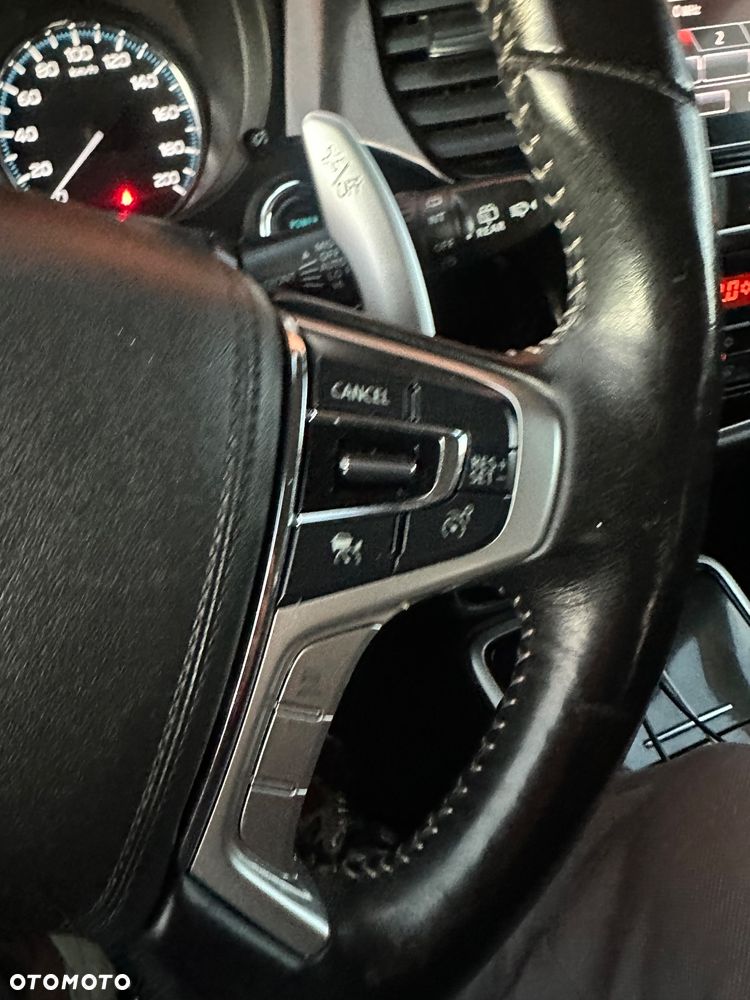 Mitsubishi Outlander - 28
