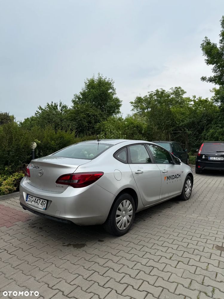Opel Astra IV 1.4 T Essentia EU6 - 6