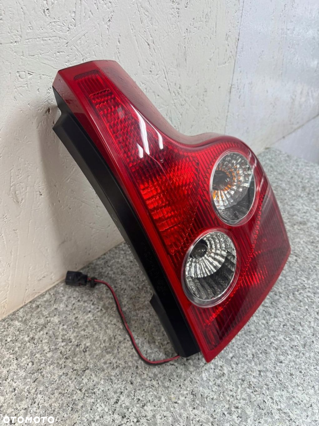 LAMPA PRAWY TYŁ VOLVO XC90 2003-2007 - 2