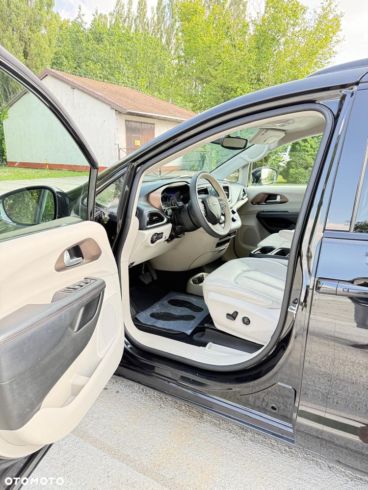 Chrysler Pacifica - 18
