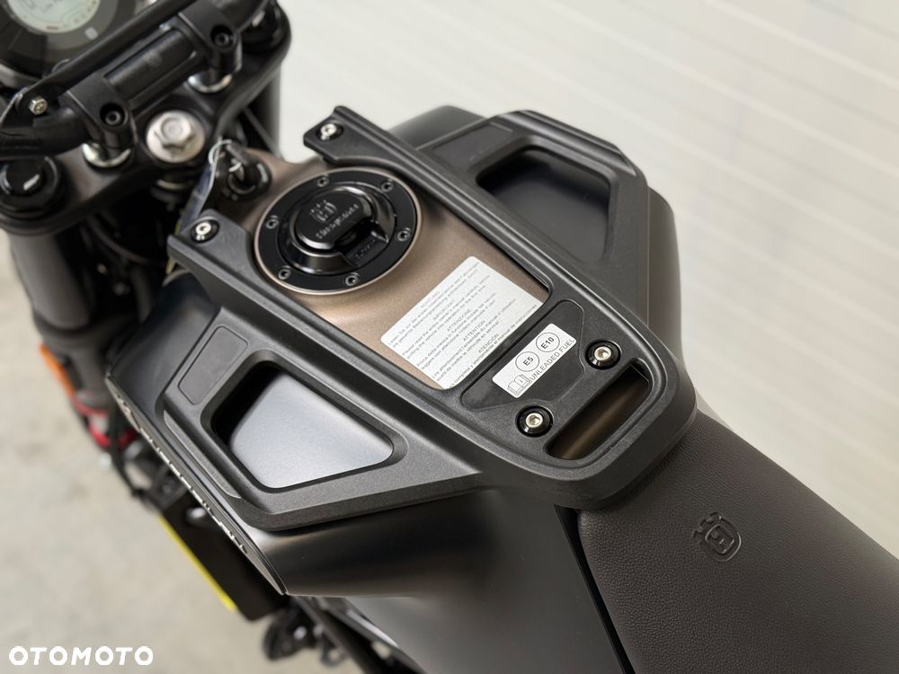 Husqvarna Svartpilen - 27
