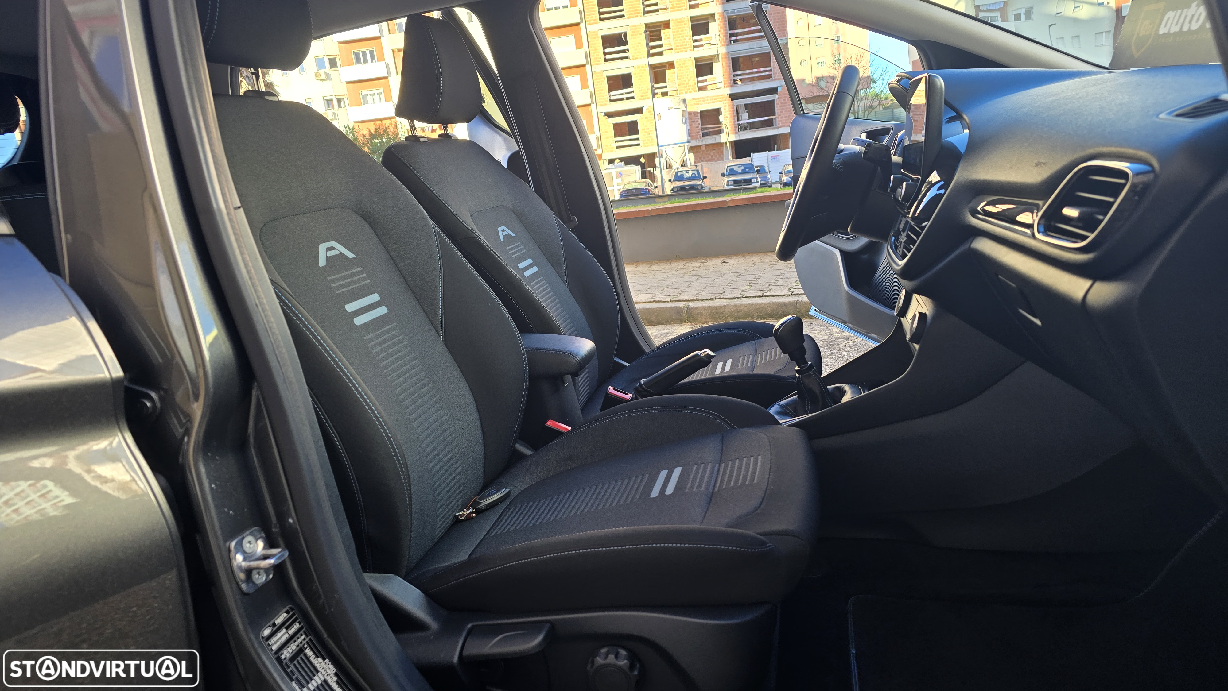 Ford Fiesta 1.0 EcoBoost MHEV Active X - 46