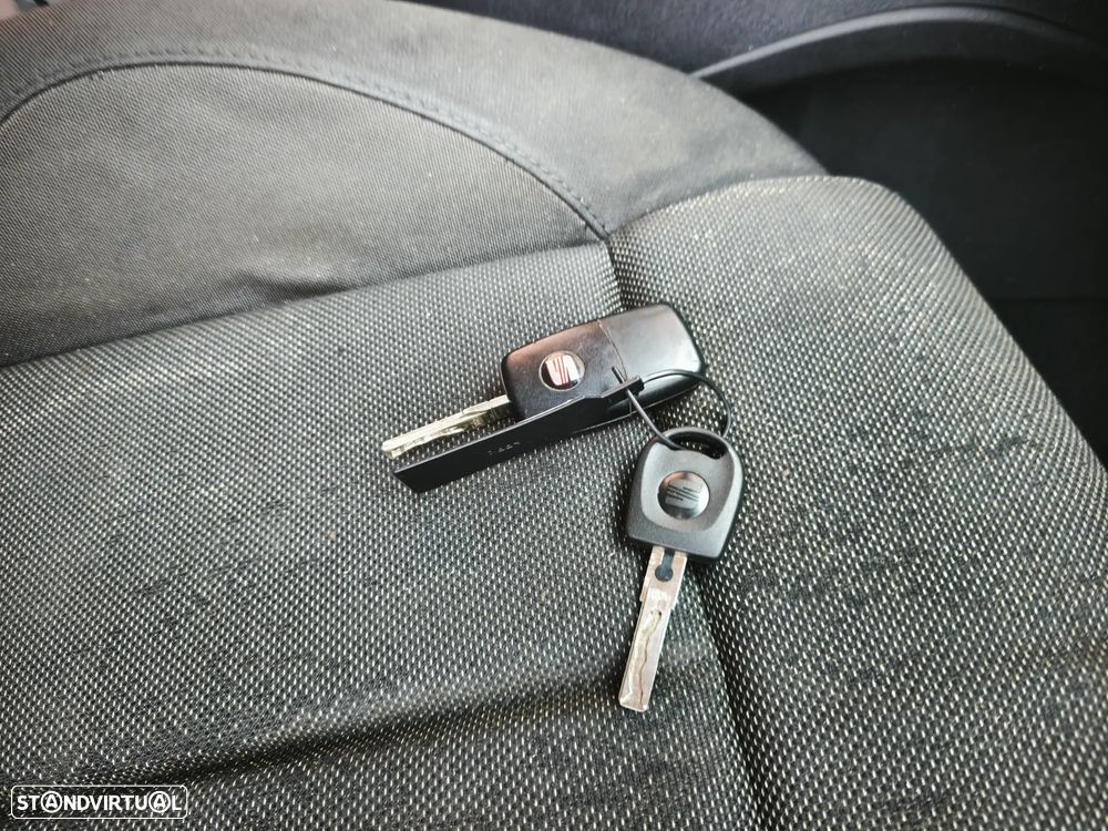 SEAT Leon 2.0 TDI DPF FR - 7