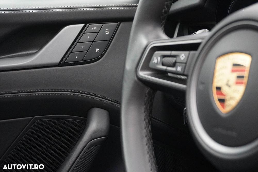 Porsche 911 Carrera 4 PDK - 27