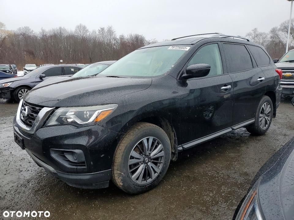 Nissan Pathfinder - 1