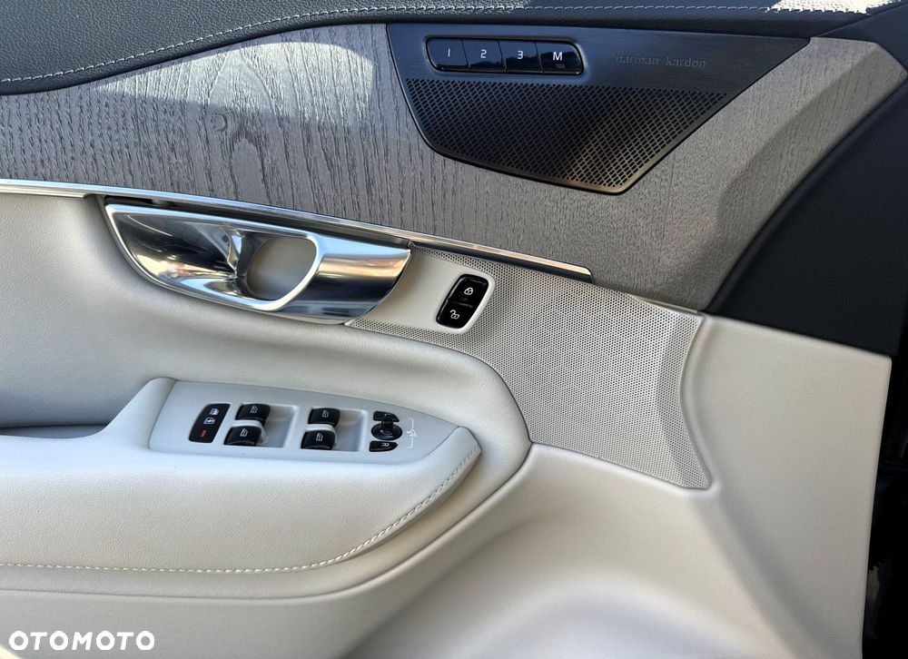 Volvo XC 90 - 22