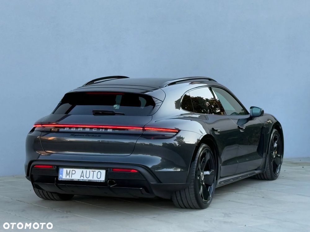 Porsche Taycan Turbo S Cross Turismo - 6