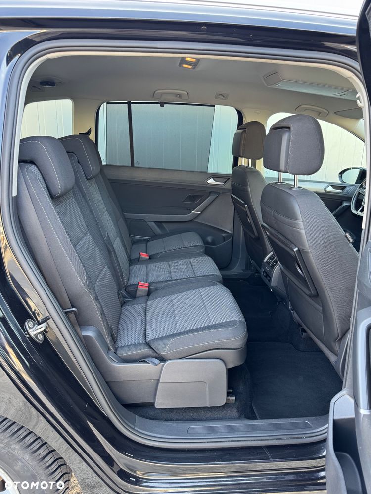 Volkswagen Touran - 26