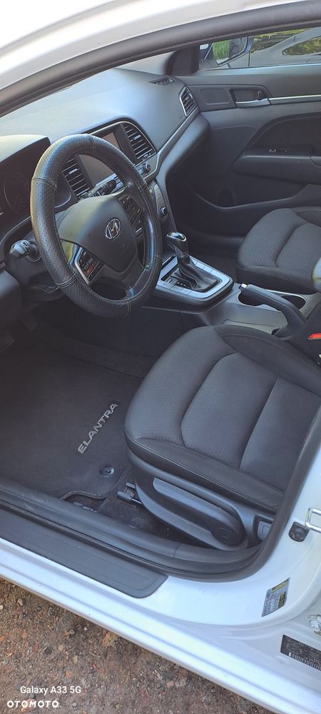 Hyundai Elantra - 10