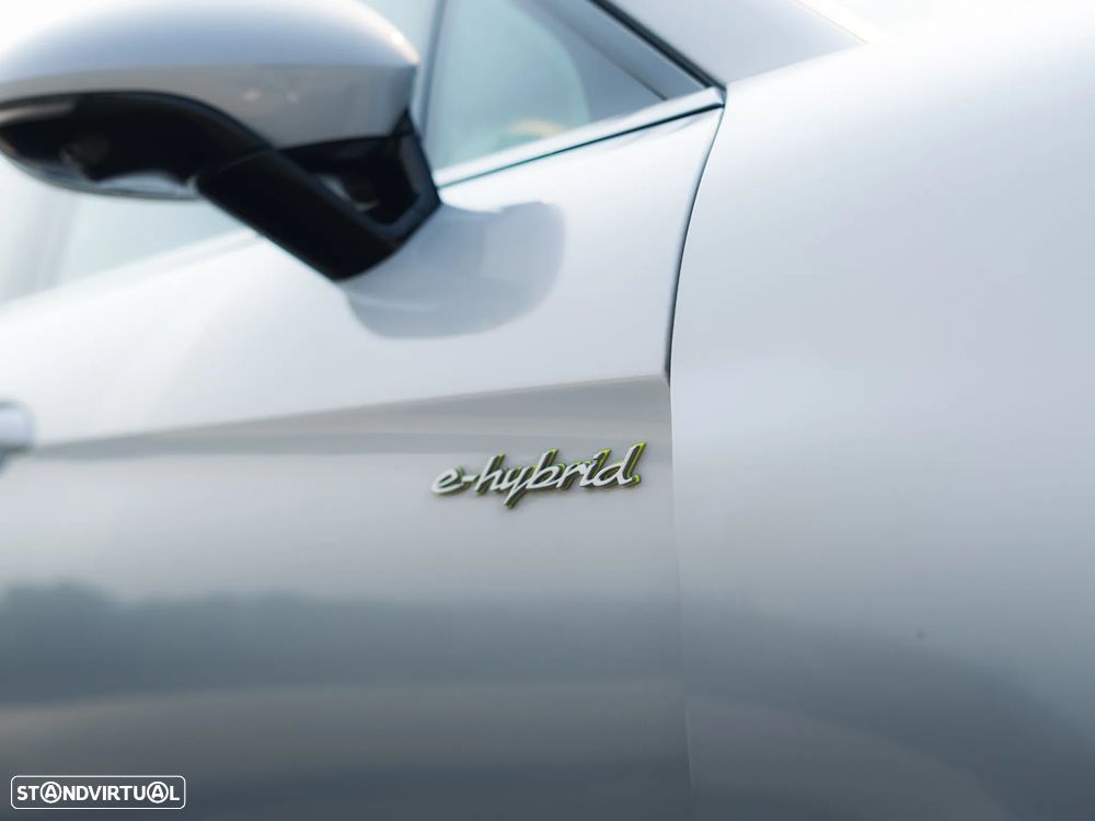 Porsche Panamera 4 E-Hybrid - 37