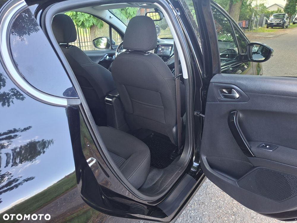 Peugeot 208 1.2 PureTech Allure S&S - 10