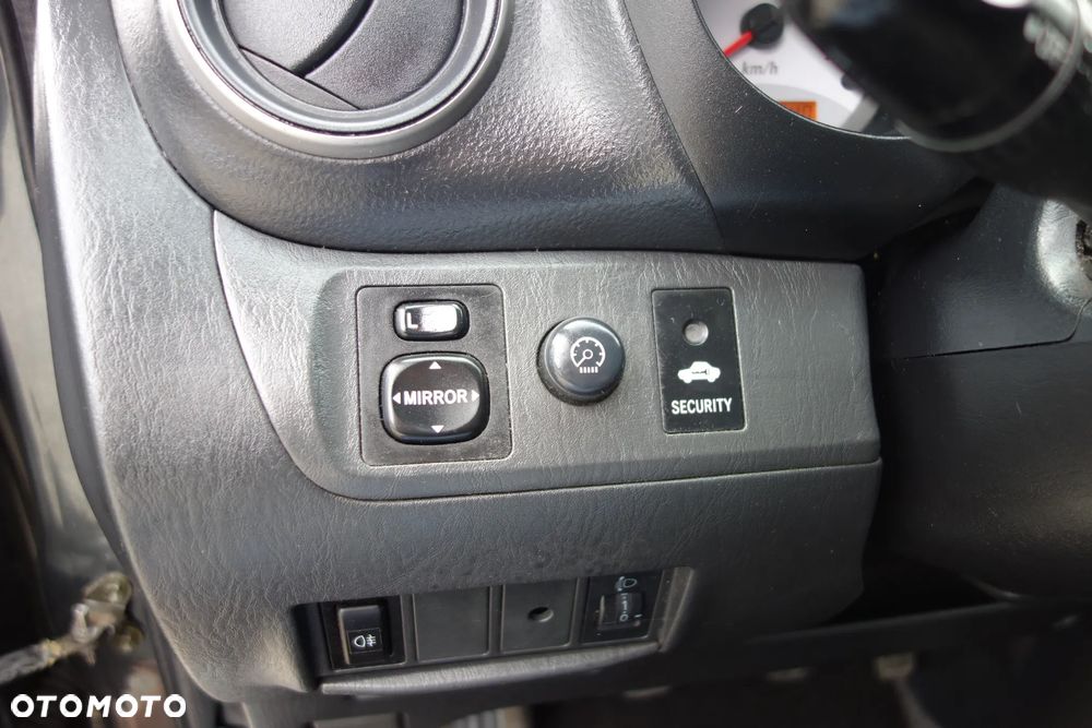 Toyota RAV4 2.0 VVT-i 4x4 - 29