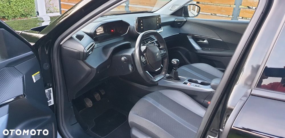 Peugeot 2008 - 8