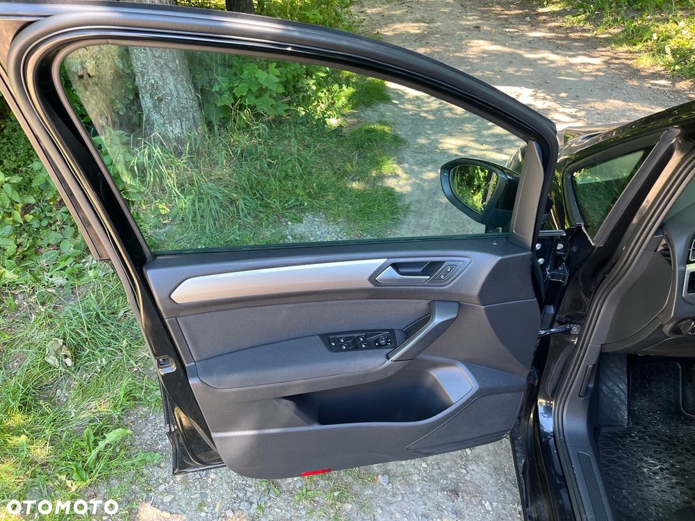 Volkswagen Touran - 9