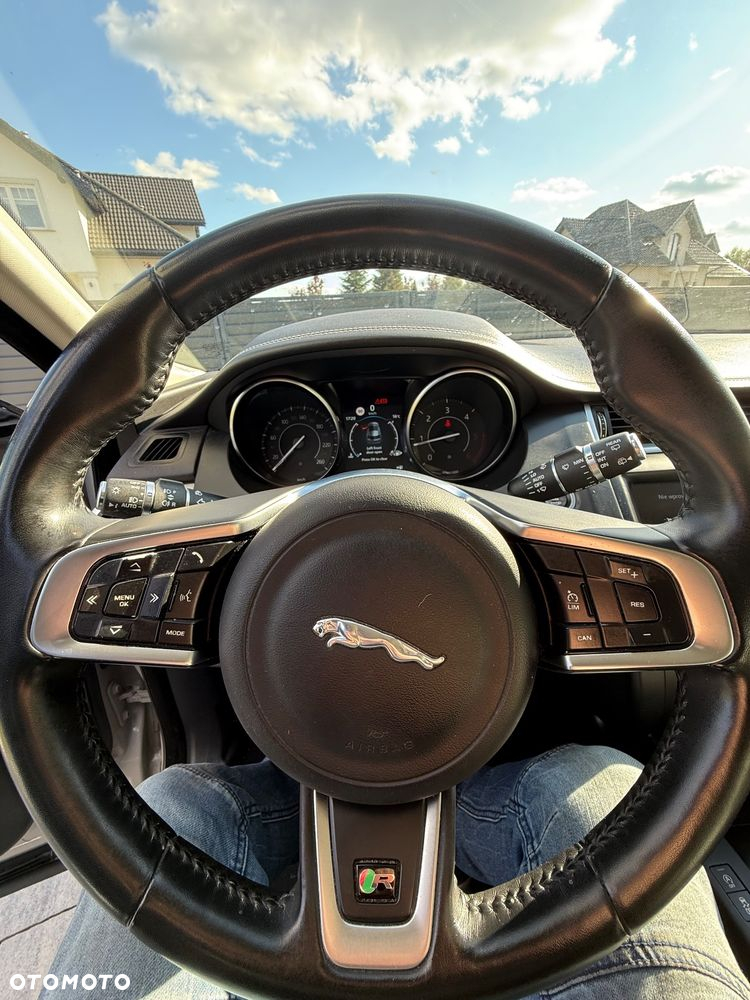 Jaguar E-Pace D150 R-Dynamic - 29