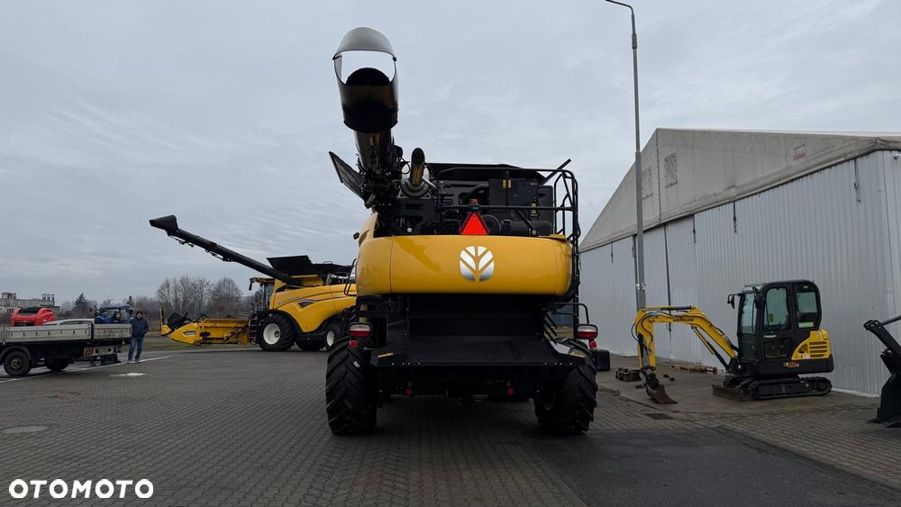 New Holland CR8.90 - 6