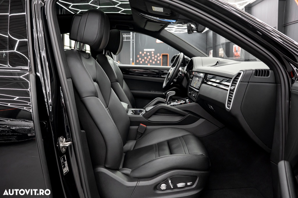 Porsche Cayenne Coupe Standard - 12