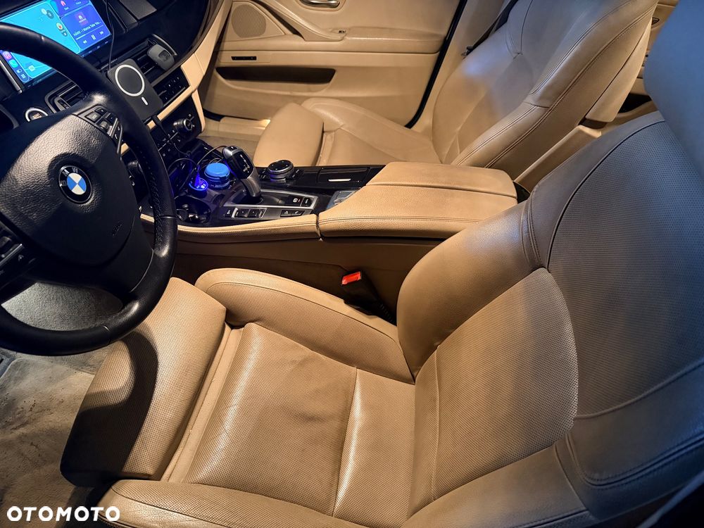 BMW Seria 5 525d Luxury Line - 11