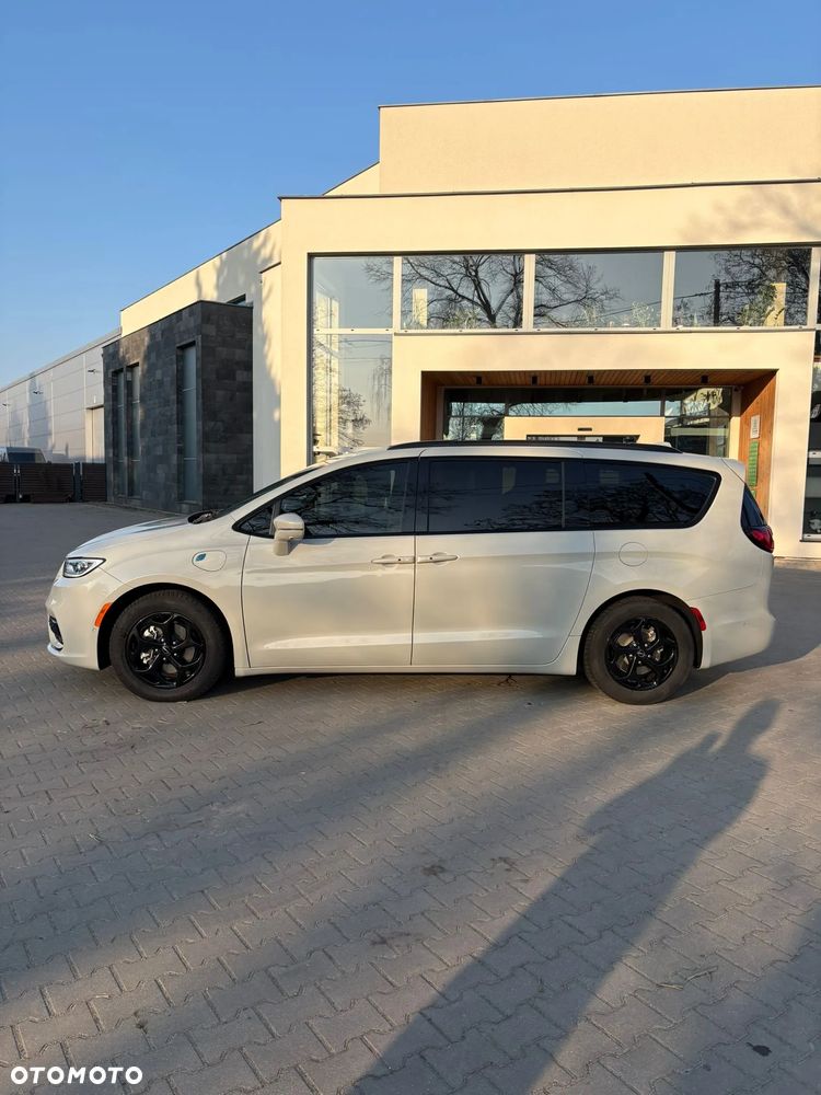 Chrysler Pacifica - 2