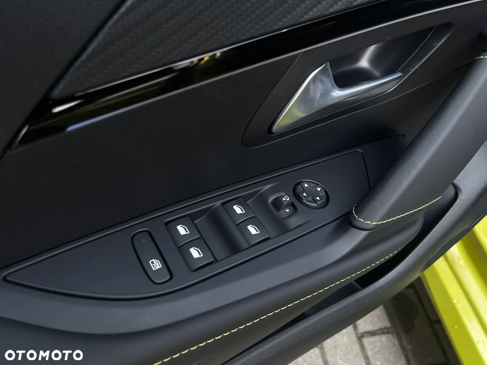 Peugeot 208 1.2 mHEV GT - 10