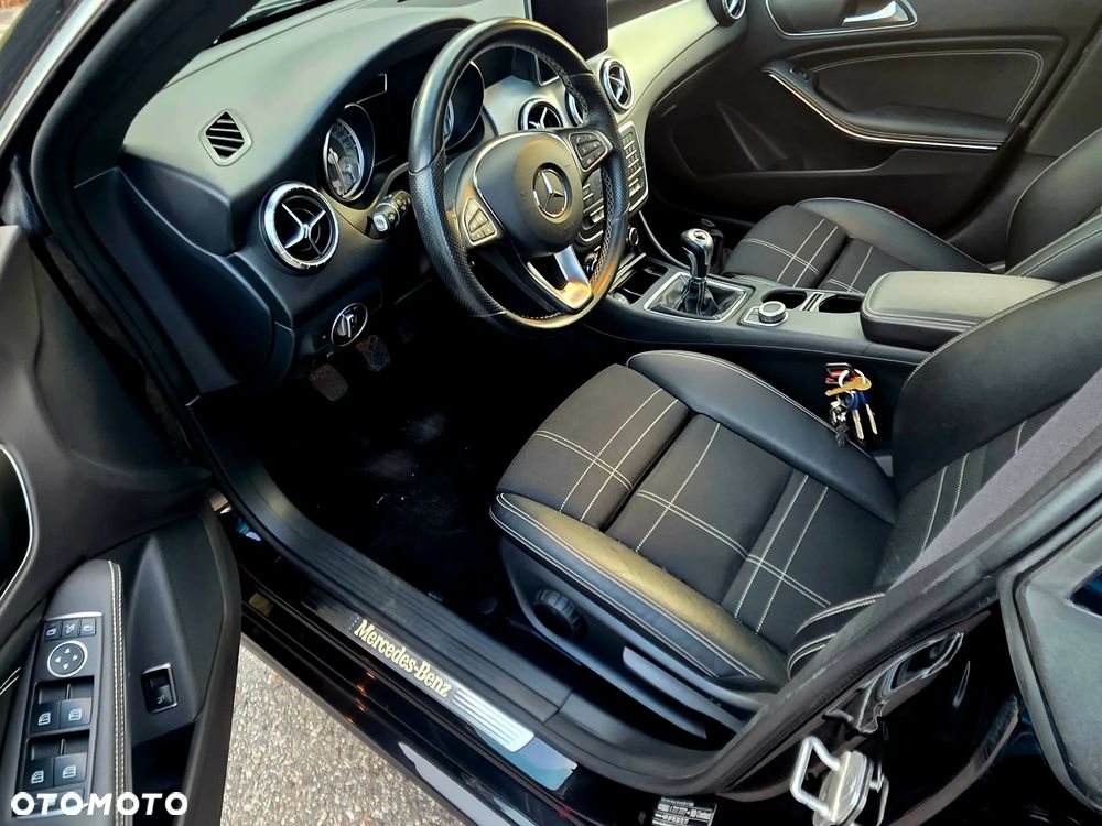 Mercedes-Benz CLA 200 Urban - 21