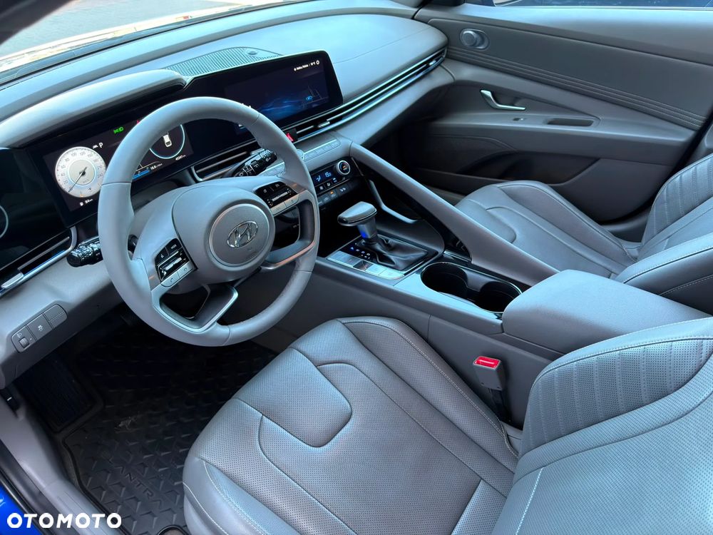 Hyundai Elantra 1.6 Executive CVT - 11