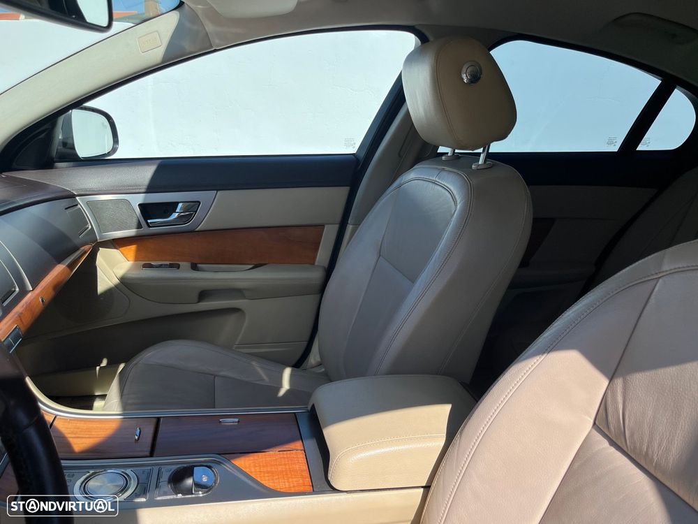 Jaguar XF 3.0 D V6 Premium Luxury - 16