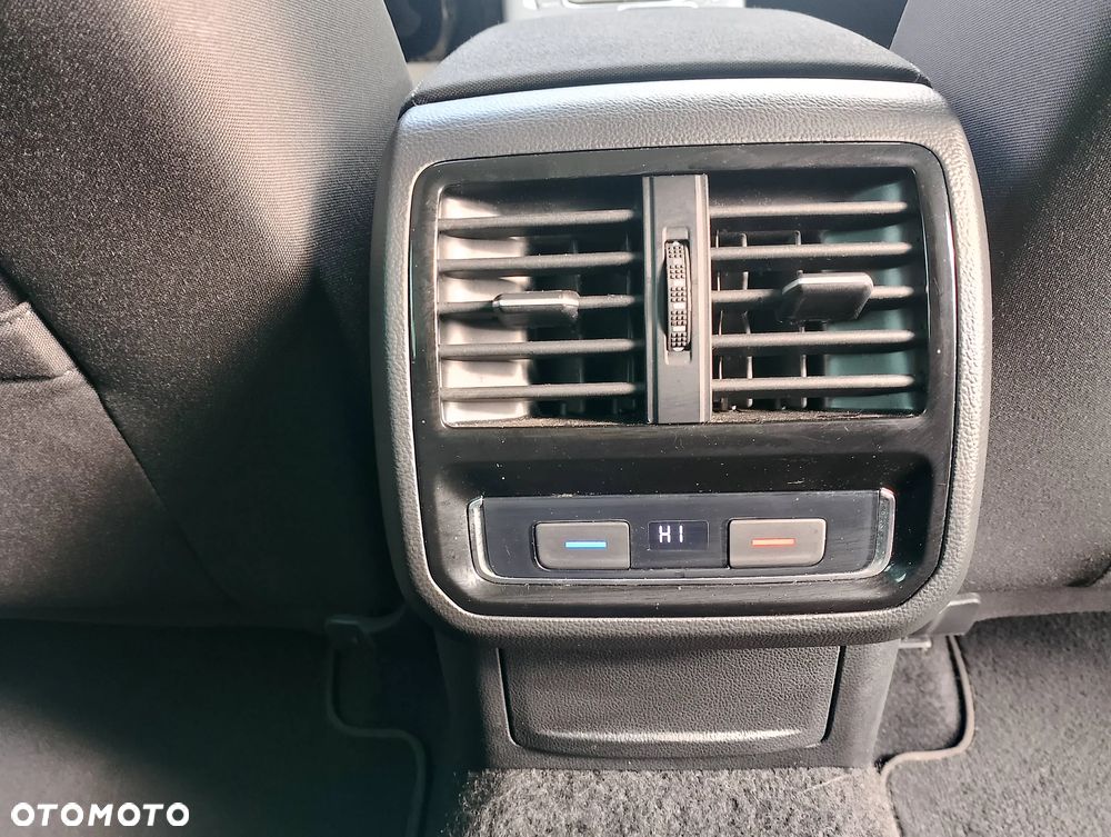Volkswagen Passat 1.5 TSI EVO Business - 35