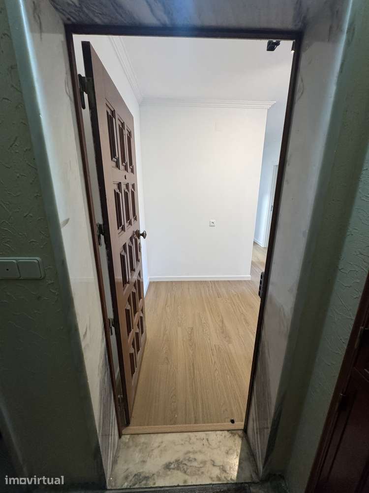 APARTAMENTO T2 COM ELEVADOR | RINCHOA – RIO DE MOURO - Grande imagem: 2/22