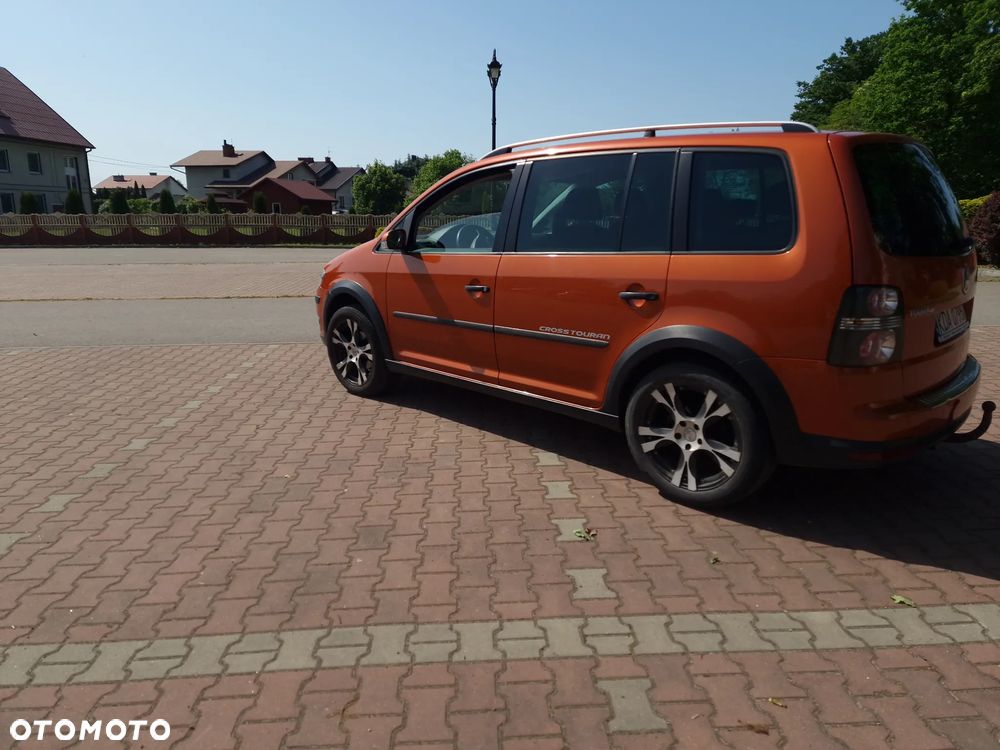 Volkswagen Touran 1.4 TSI Cross - 4