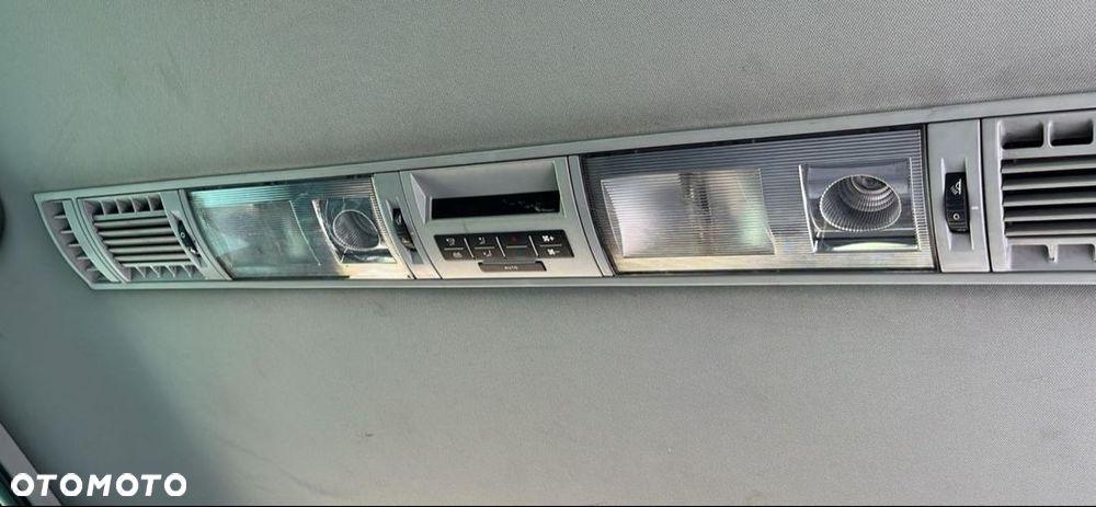 Volkswagen Caravelle - 4