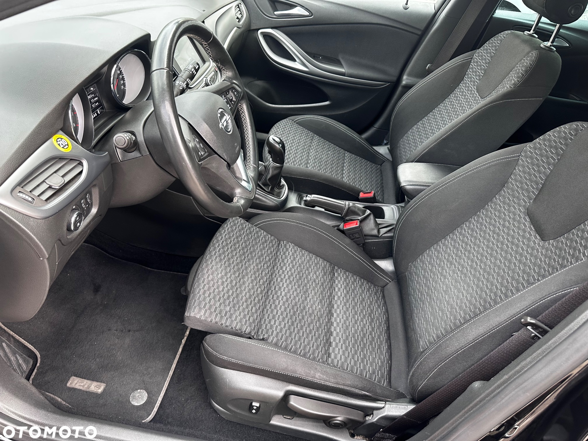Opel Astra 1.4 Turbo 120 Jahre - 19