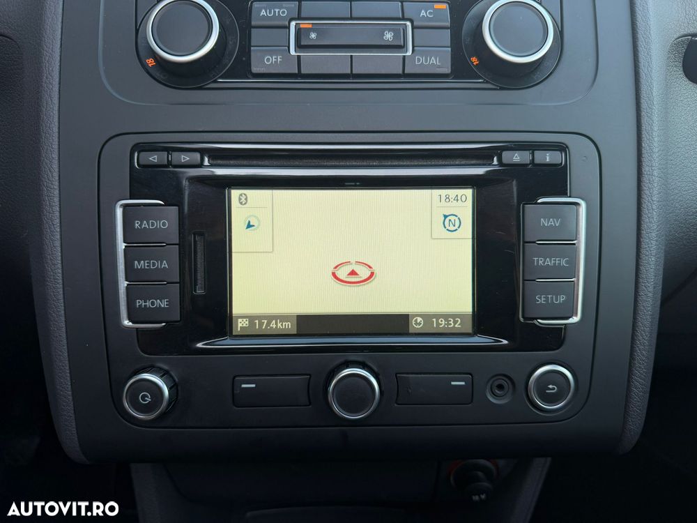 Volkswagen Touran 1.6 TDI DPF BlueMotion Technology Highline - 14
