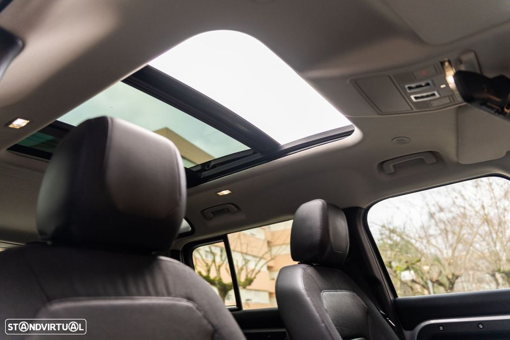 Land Rover Defender 2.0 D 110 AWD SE - 27