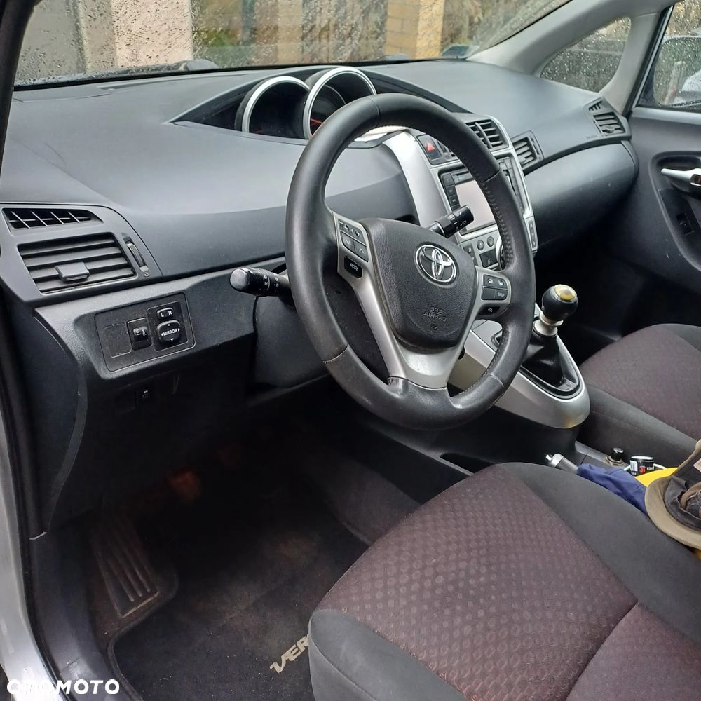 Toyota Verso 2.0 D-4D Premium - 9