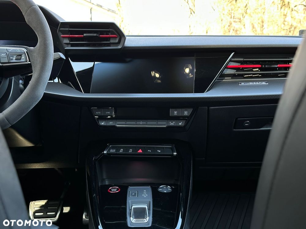 Audi RS3 Limousine - 16