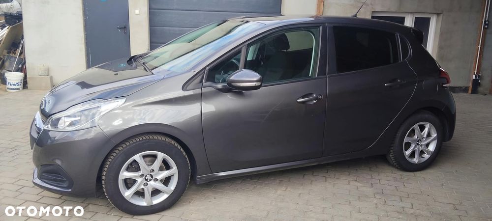 Peugeot 208 - 16