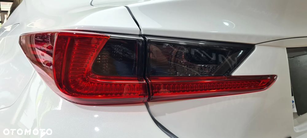 Lexus RC 200t / 300 F Sport - 16