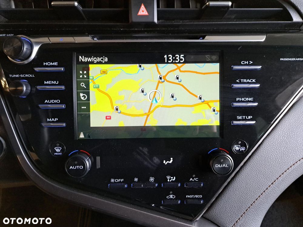Toyota Camry 2.5 Hybrid Executive CVT - 24
