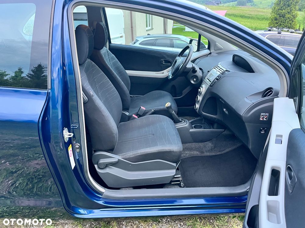 Toyota Yaris - 10