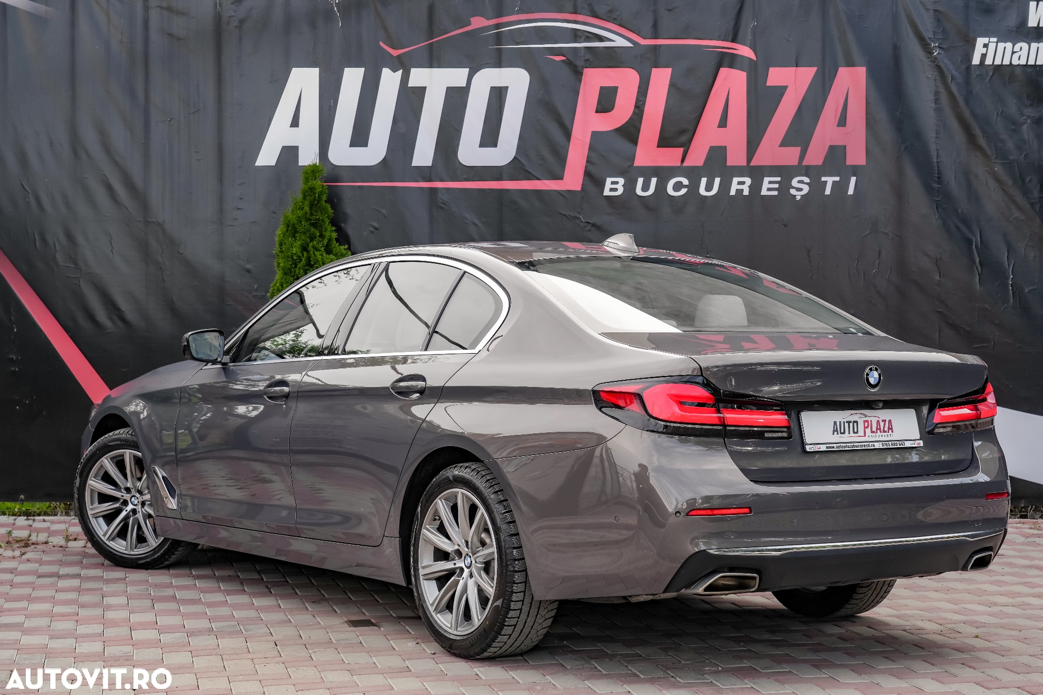 BMW Seria 5 520i Aut. Luxury Line - 9