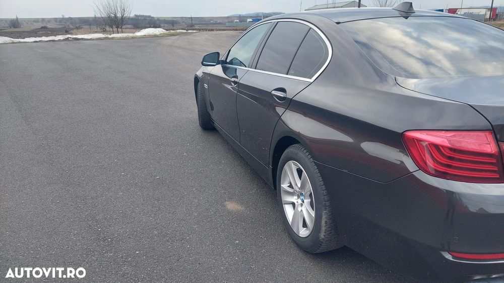 BMW Seria 5 520d Aut. Luxury Line - 4