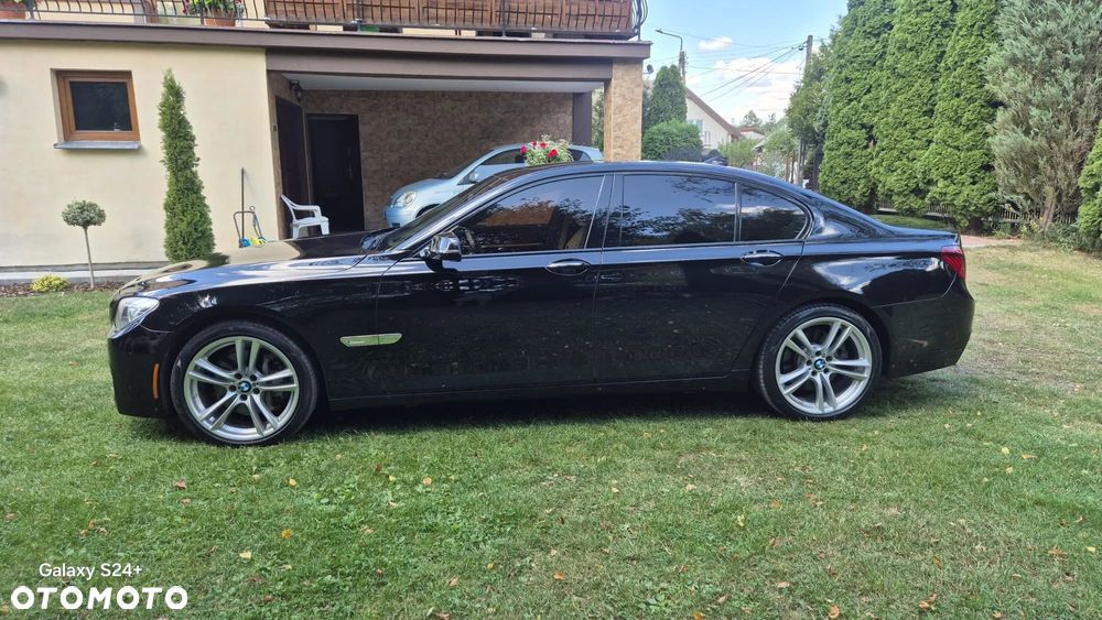 BMW Seria 7 740i - 8