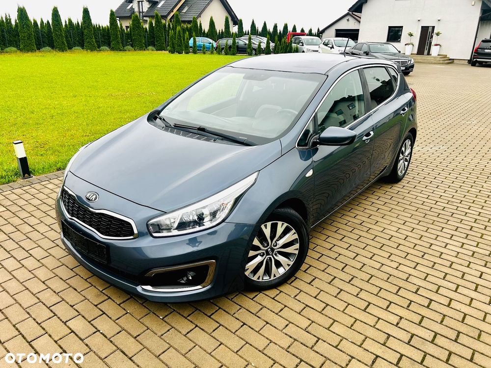 Kia Ceed 1.6 CRDi 136 ISG Dream Team Edition - 6