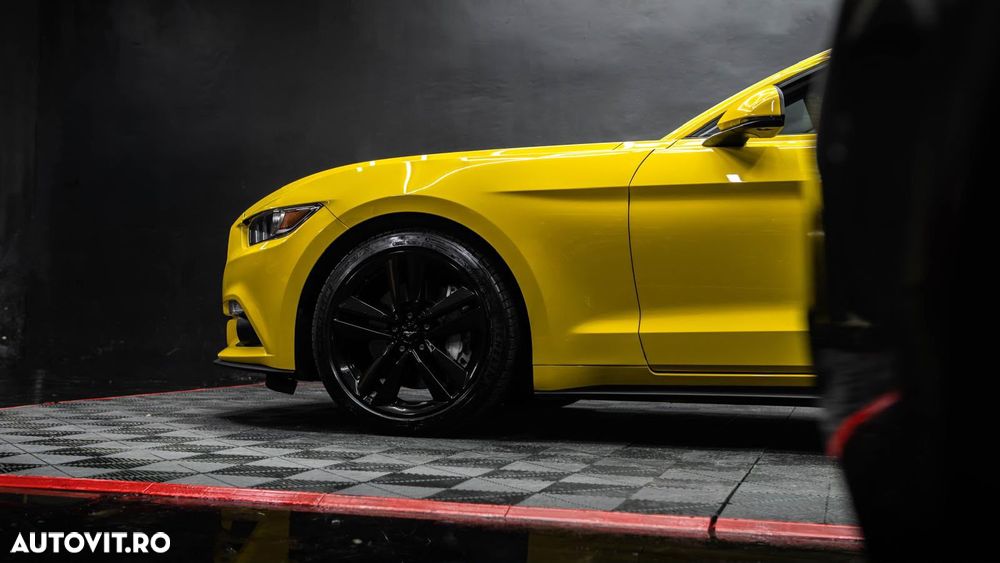 Ford Mustang - 7